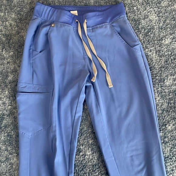 figs ceil blue scrub set - Picture 5 of 8